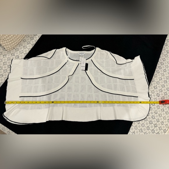 Bebe Boat neck Ruffles Hollow Out fluttered pullover shirt Size Small Petite - Picture 9 of 12